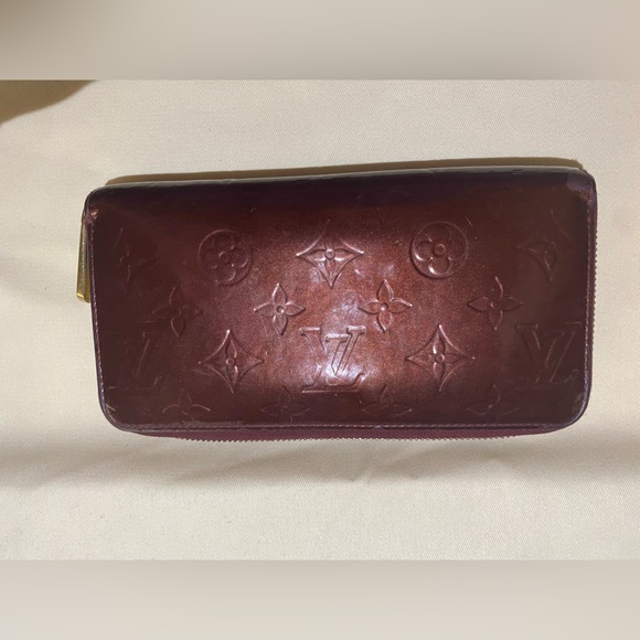 Louis Vuitton Handbags - Louis Vuitton Monogram Vernis Zippy Wallet in the color Amarante